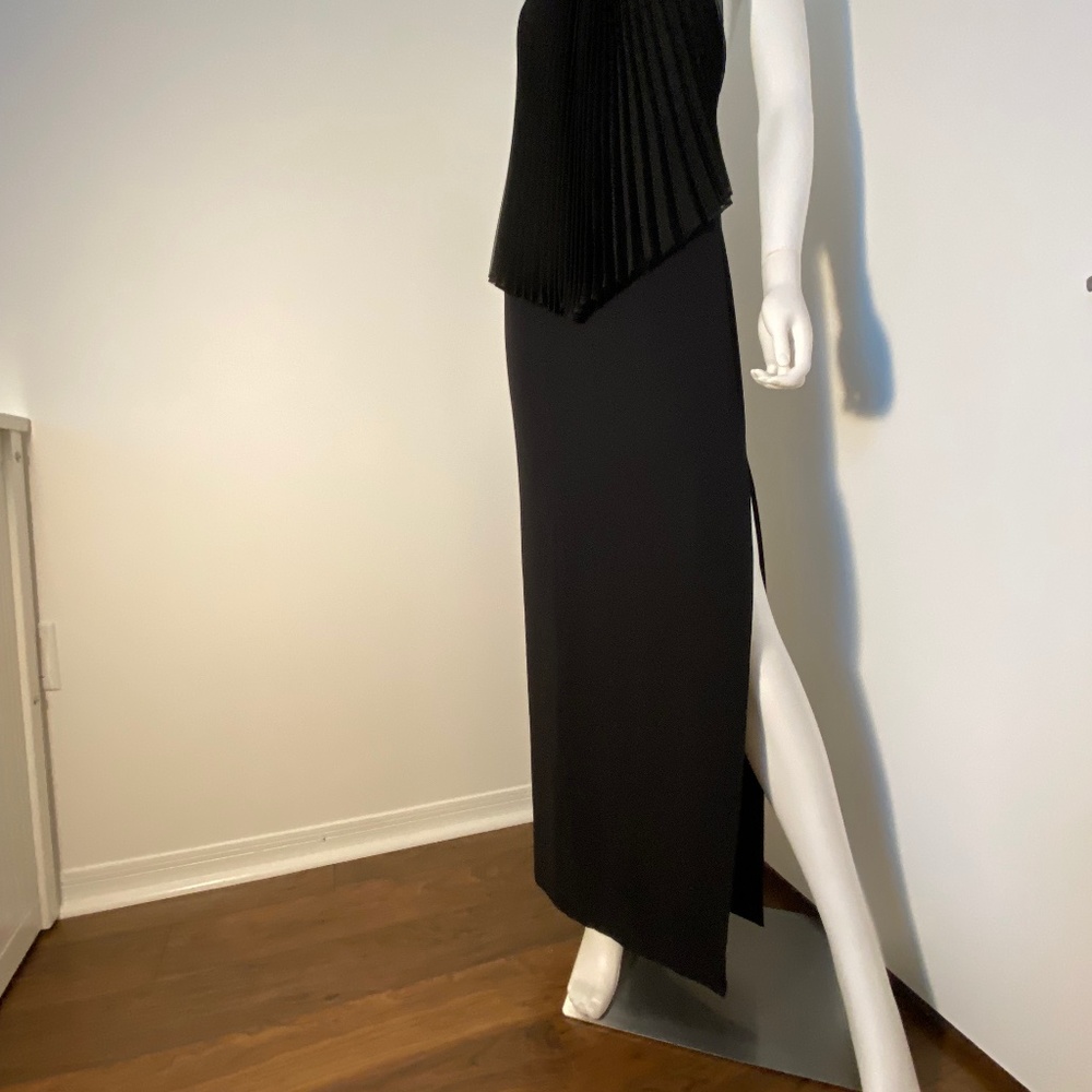 Mila Schon silk skirt with a slit